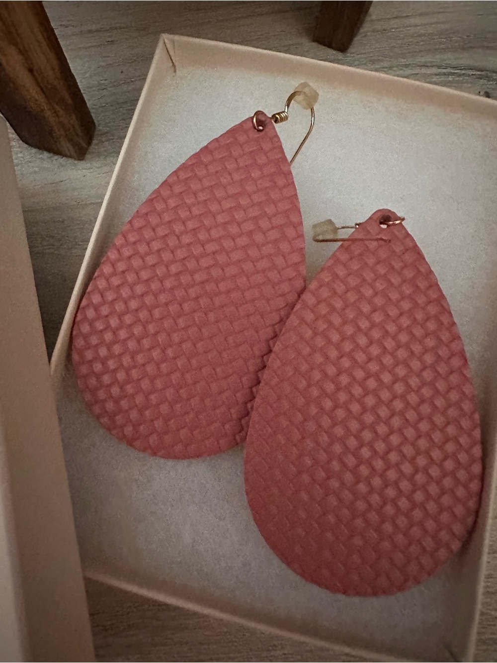 Nickel & Suede Mauve pink Textured leather Teardrop Earrings medium
